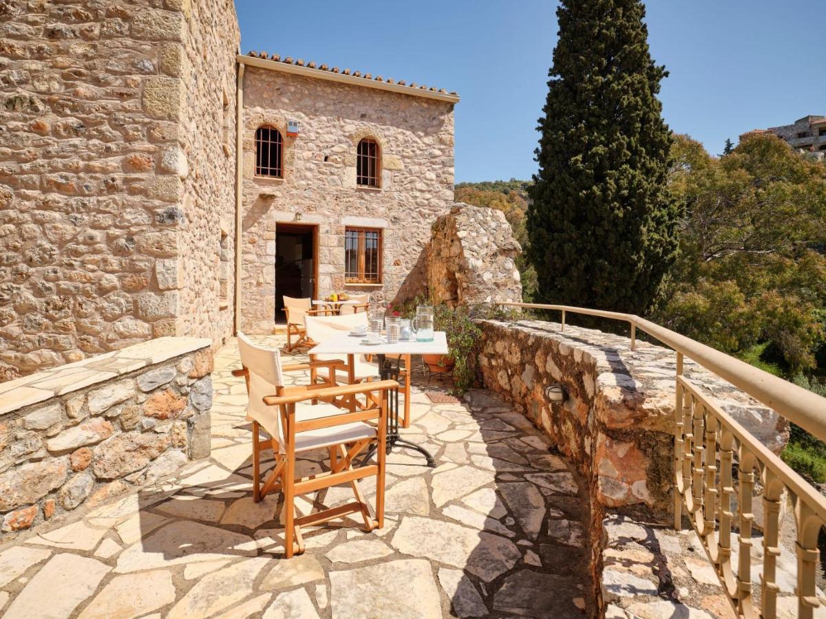 Petreas Castle Villa Kardamyli Exterior photo