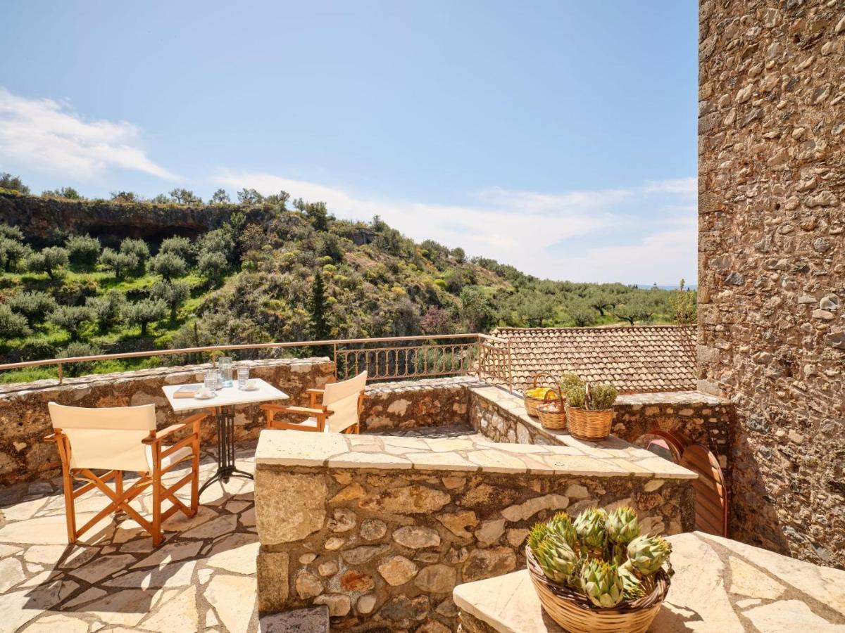 Petreas Castle Villa Kardamyli Exterior photo