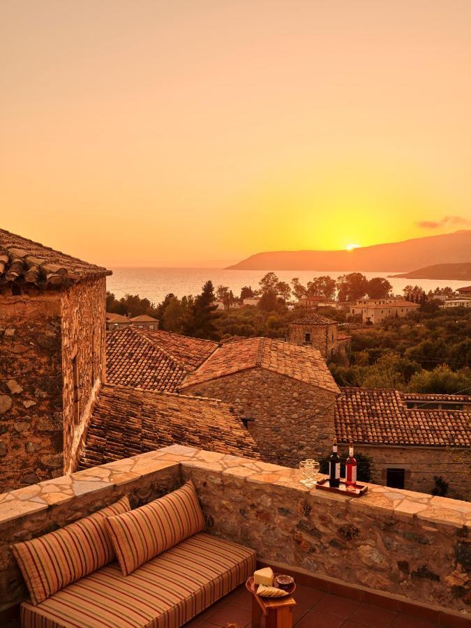 Petreas Castle Villa Kardamyli Exterior photo